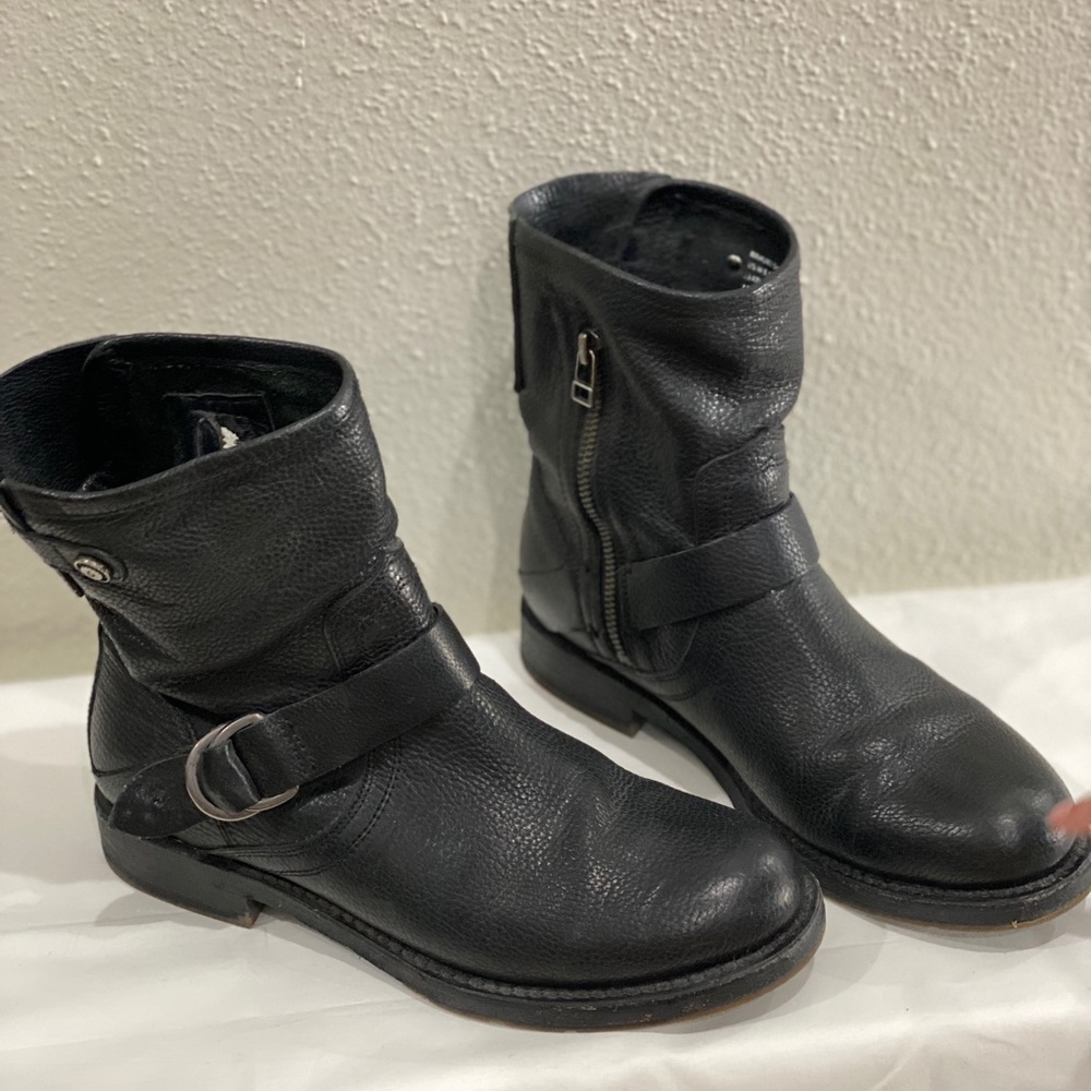Combat boots